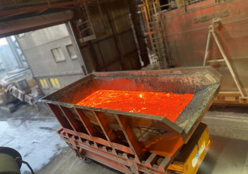 Hot Box filled with liquid slag leaving the steel plant